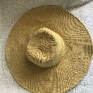 Tommy Hilfiger hat
